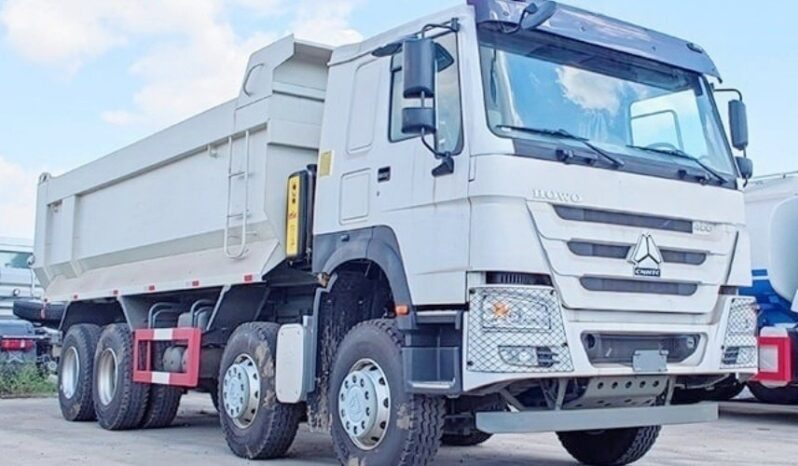 
								8×4 U-shape 23cbm Dump Truck full									