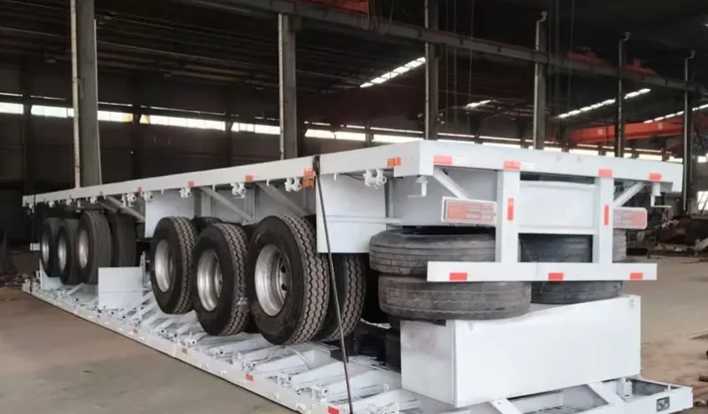 
								Container Transport 40 Feet Flatbed Semi Trailer full									
