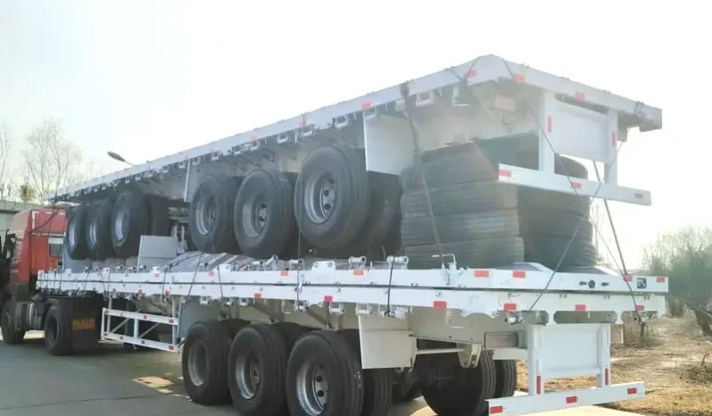 
								Container Transport 40 Feet Flatbed Semi Trailer full									