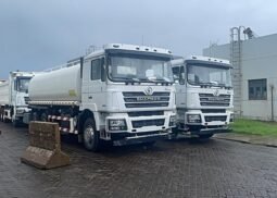 
										6X4 20cbm Sprinkler Tank Truck full									